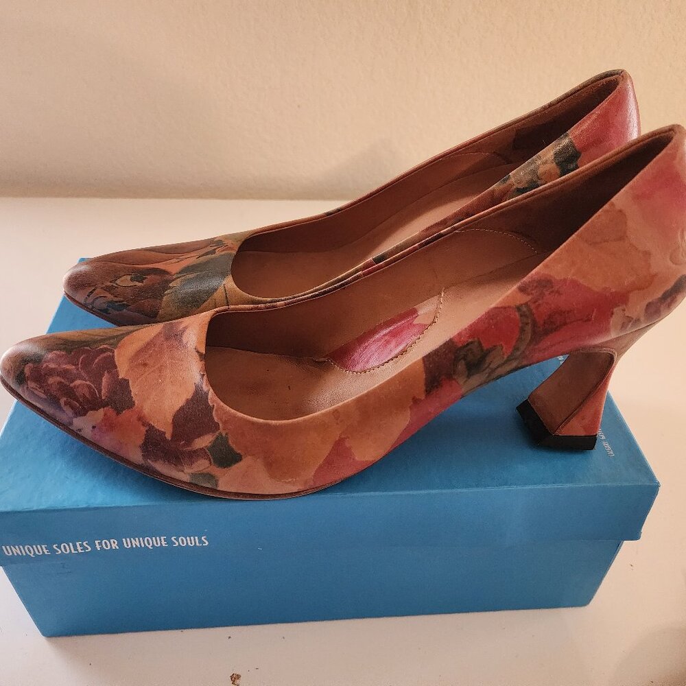 John Fluevog sz 12 BIG PRESENCE DESMOND CLASSIC ANGULAR PUMP floral leather